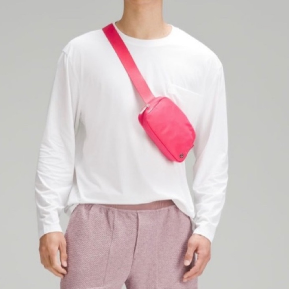 NWT Lululemon Everywhere Belt Bag 1L (Lipgloss) - Picture 2 of 7